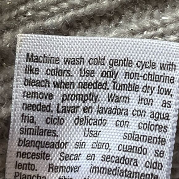 A.n.a. Women's Short Sleeve V neck Sweater Gray/Silver metallic Size Large - Picture 6 of 8